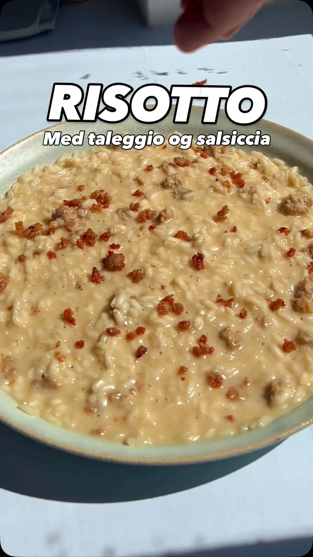 Risotto med salsiccia og taleggio - den skal flyde!