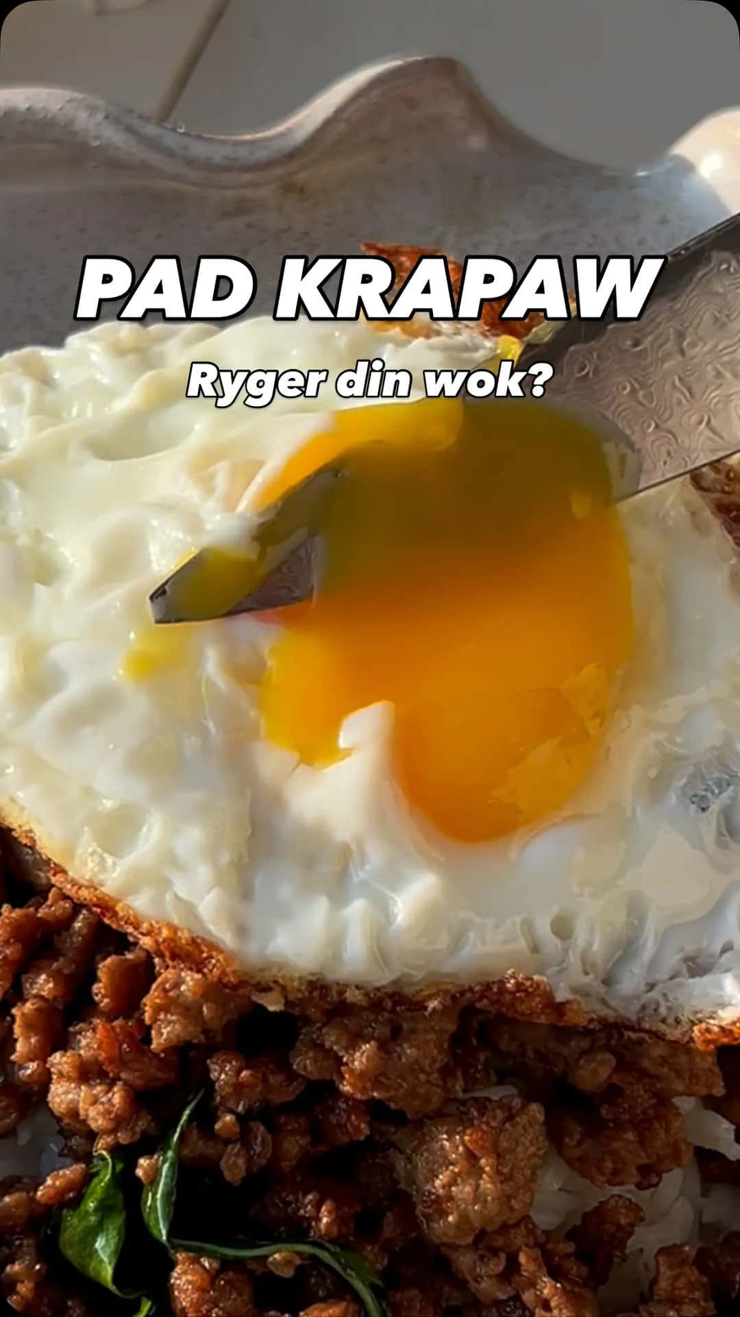 Pad Krapaw — Thailands nemmeste gadekøkken-hit på 15 minutter