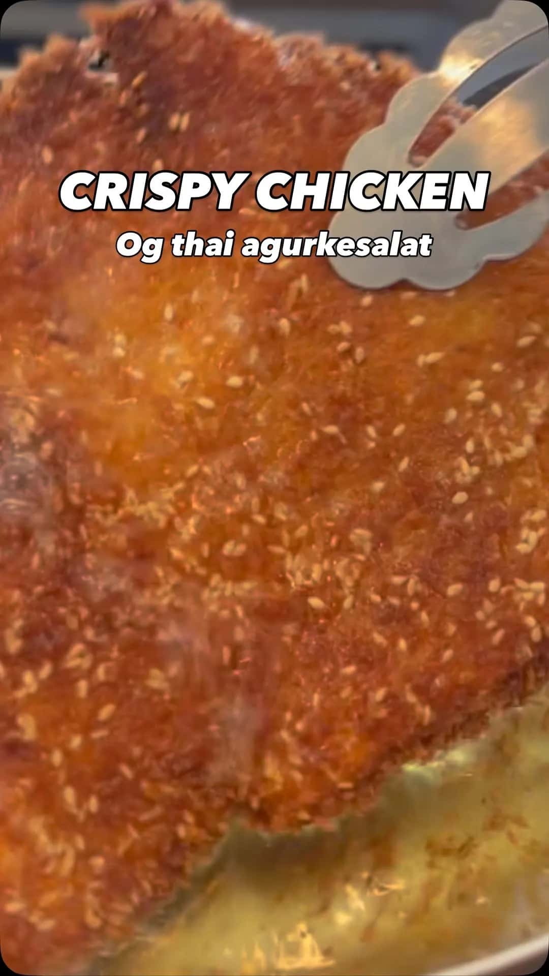 Crispy Chicken Sandwich med asiatisk smash-agurkesalat