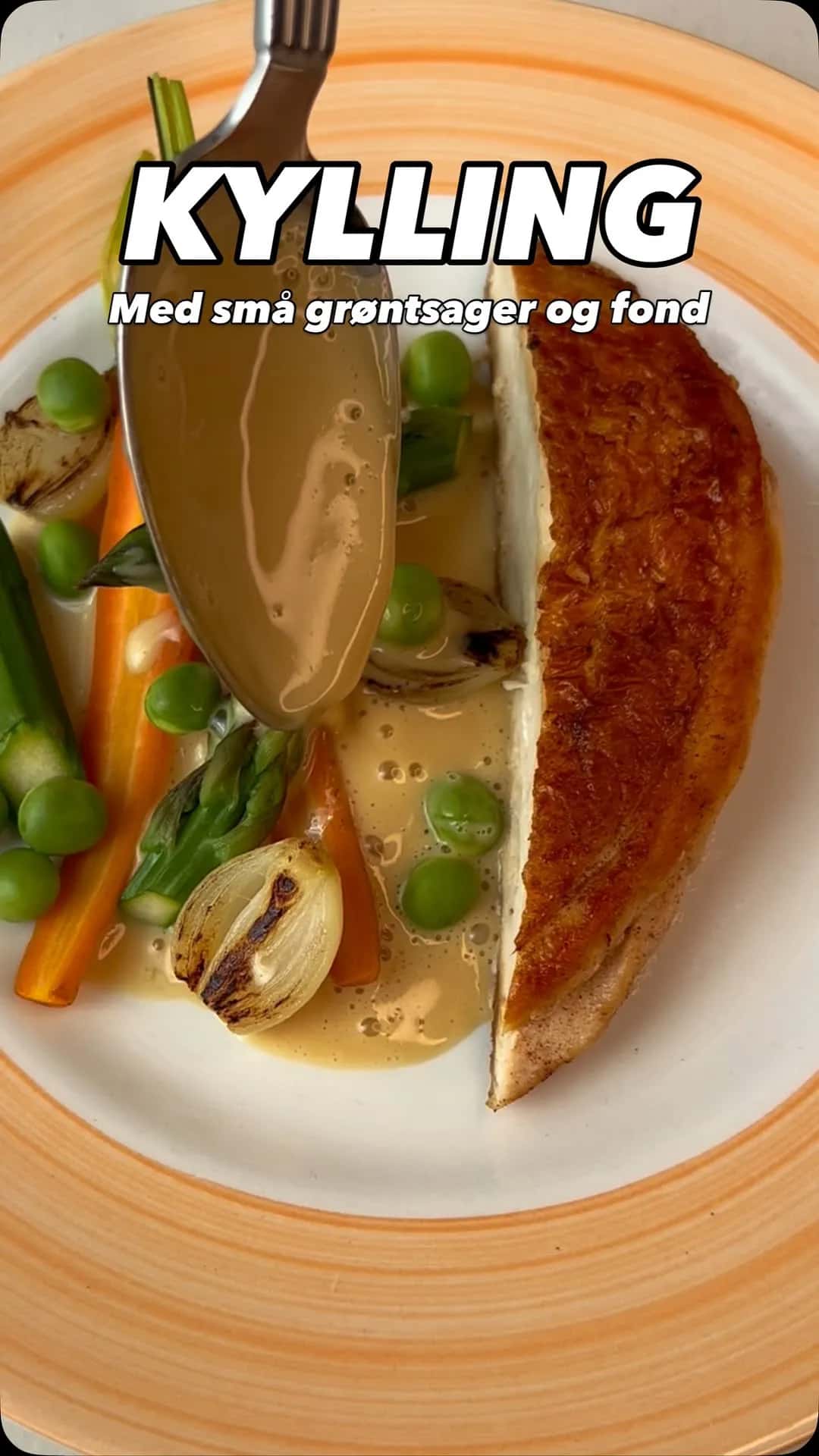 Bistro på en tirsdag: Sprødstegt kylling med forårsgrønt og skummende fond-sauce