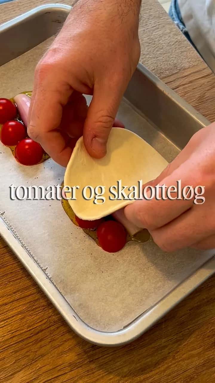 Tomat tarte tatin på hovedet - sommerens sprødeste velkomstsnack