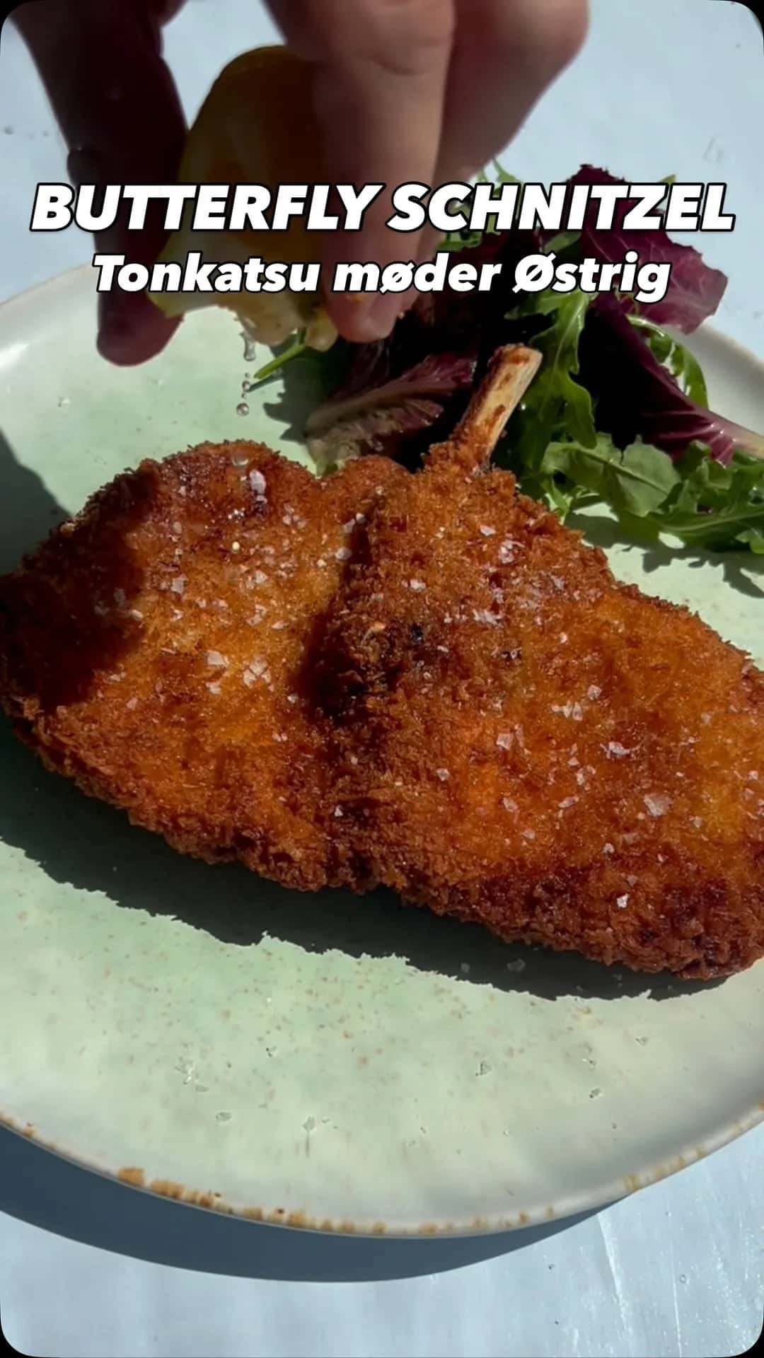 Sprød butterfly-schnitzel: når schnitzel møder tonkatsu