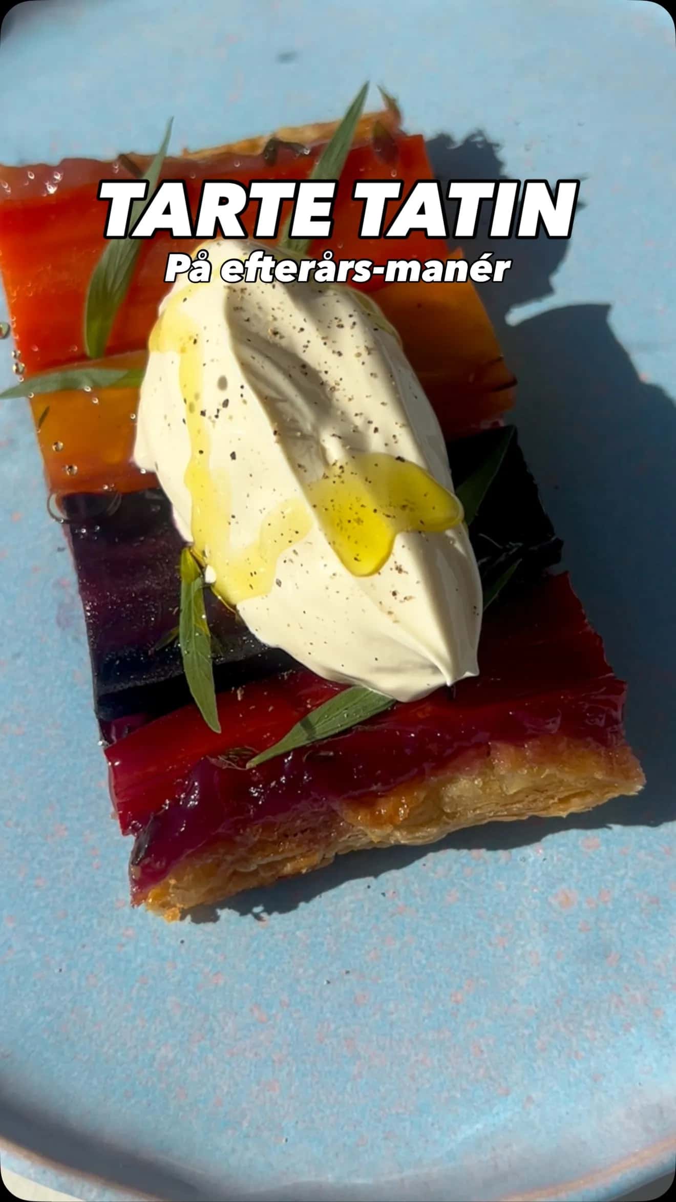 Tarte tatin med gulerødder: Karamelliserede gulerødder, sprød butterdej, crème fraîche og estragon