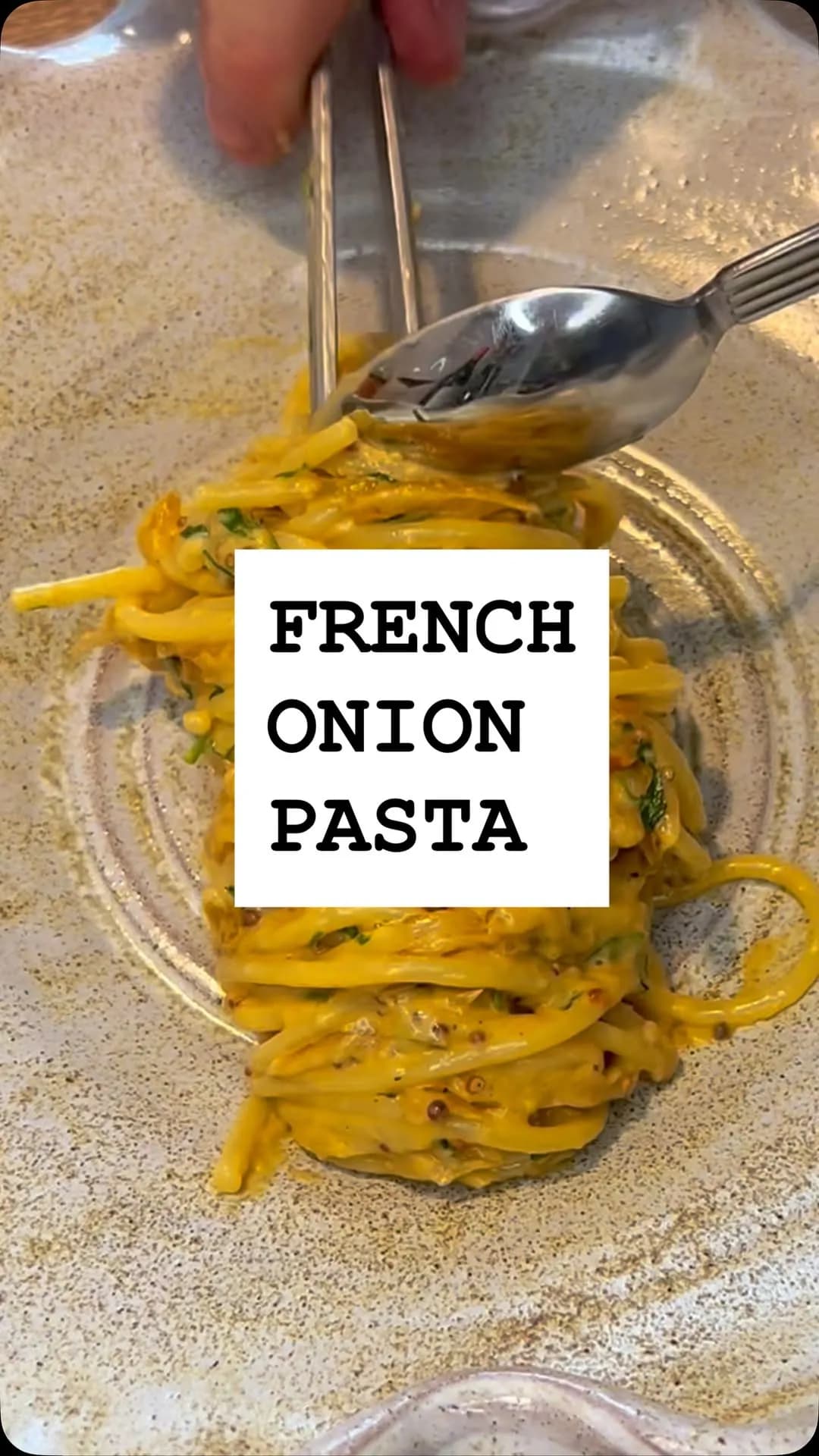 Fransk løgsuppe... som pasta! Karamelliserede løg i cremet sauce